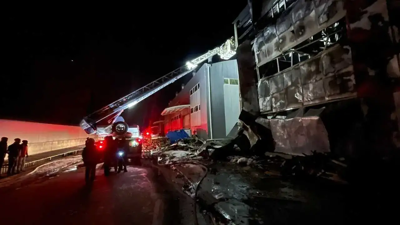 Hatay’da Depo Yangını: Alevler Son Anda Durduruldu! 2